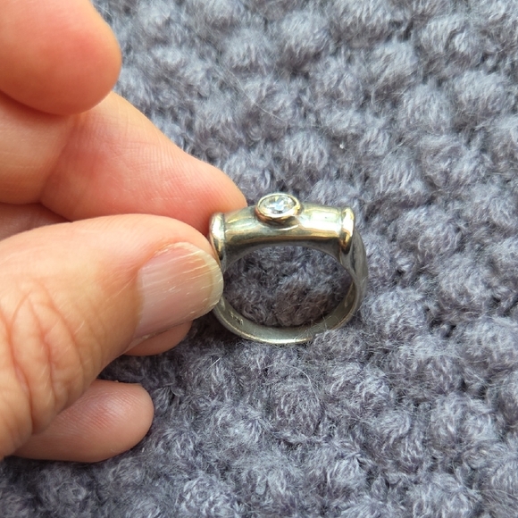 Elegant Silver Ring with Crystal Accent - Picture 9 of 9